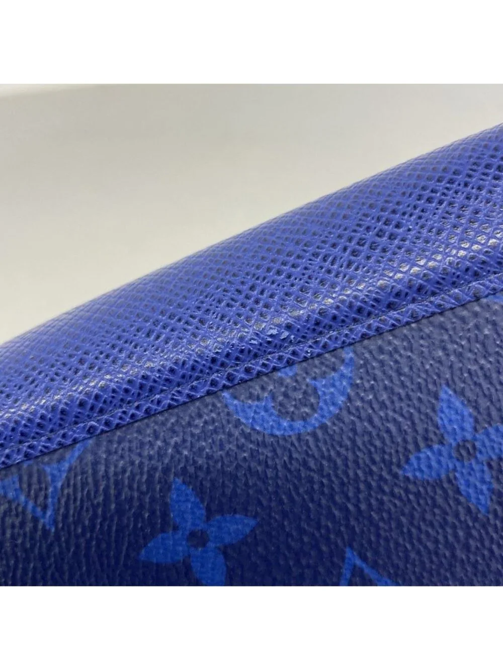 Louis Vuitton Wallet Taigarama Zippy Vertical Cobalt